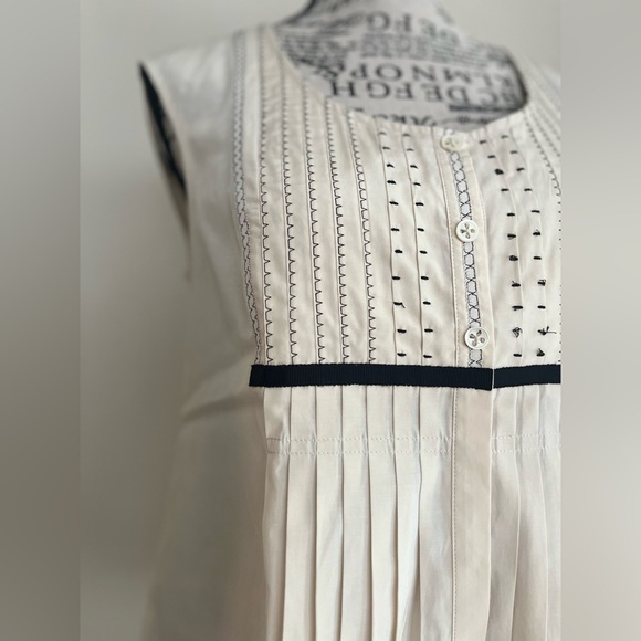 Robin Howe Sleeveless, Pleated Blouse in Cream — Size 4 - Picture 8 of 8